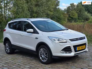 Ford Kuga 1.6 Titanium Plus Zeer netjes leerbekeleding stoelverwarming navigatie parkeer sensor trek