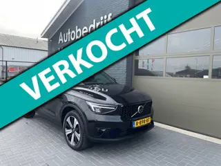 Volvo XC40 1.5 T5 Recharge Dark pano trekhaak stoelverwarming facelift