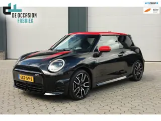 Mini 3-Deurs Cooper SE John Cooper Works M 54.2 kWh pano Navi Camera