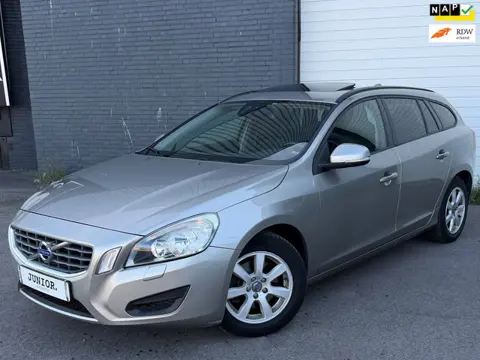 Volvo V60 1.6 T3 Kinetic PANORAMADAK/DEALERONDERHOUDEN/NAVI/CRUISE