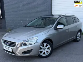 Volvo V60 1.6 T3 Kinetic PANORAMADAK/DEALERONDERHOUDEN/NAVI/CRUISE