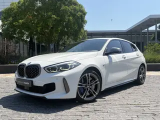 BMW 1-serie M135i xDrive High Executive Edition / Head up / Driving Assistant / leder
