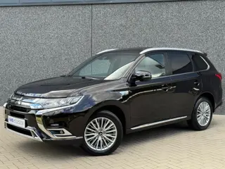 Mitsubishi Outlander 2.4 PHEV Instyle | Schuifdak | Dodehoek assistent | 360° Camera | Adaptive crui