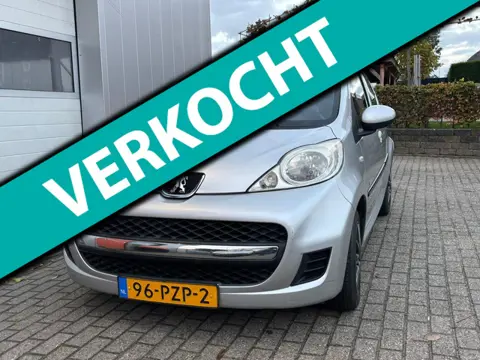Peugeot 107 1.0-12V Millesim 200 / airco /