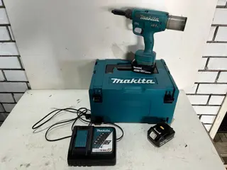Gebruikte popnagel pistool Makita DRV250