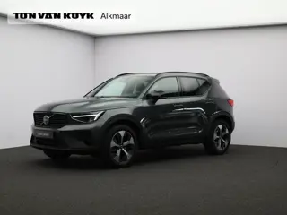 Volvo XC40 2.0 B4 Plus Dark / Pano. dak / Elektr. stoelverstelling / Stoel- + stuurwielverwarming / 