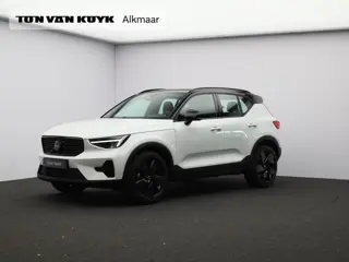 Volvo XC40 2.0 B4 Plus Black Edition / Stoel- + stuurwielverwarming / Elektr. stoelverstelling / Har