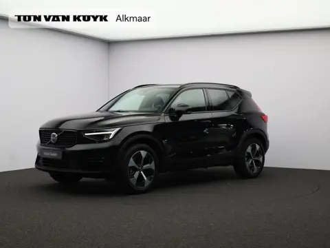 Volvo XC40 2.0 B4 Plus Dark / Pano. dak / Elektr. stoelverstelling / Stoel- + stuurwielverwarming / 
