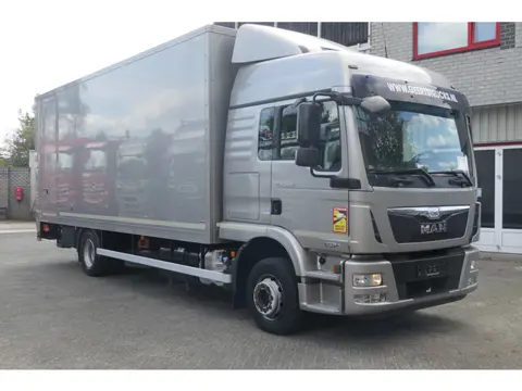 MAN TGM 12.250 | Roller sail | Dhollandia 1500kg | 298892Km | 2013 | 6 Cylinder | 12Ton | Sleep Cab.