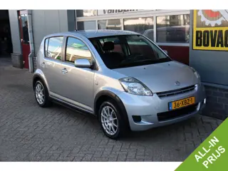 Daihatsu Sirion 2 1.0-12V 100th. Anniversary O.a: Airco, Radio/CD, A.B, L.M, 4-seiz, Rijklaar. Etc. 