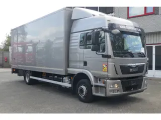 MAN TGM 12.250 | Roller sail | Dhollandia 1500kg | 298892Km | 2013 | 6 Cylinder | 12Ton | Sleep Cab.