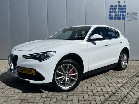 Alfa Romeo Stelvio 2.0 T 280 pk Q4 AWD First Edition Xenon Navigatie Camera Elek Stoelen Leder Stoel