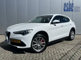 Alfa Romeo Stelvio 2.0 T 280 pk Q4 AWD First Edition Xenon Navigatie Camera Elek Stoelen Leder Stoel