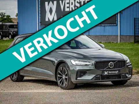 Volvo V60 2.0 T6 Plug-in hybrid AWD Plus Dark | Trekhaak | 360 Camera