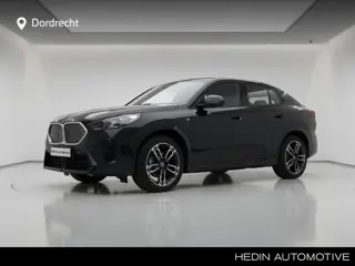 BMW iX2 eDrive20 67kWh | M-Sport | SOH 98,8% |19" | Voorbereiding Driving Assistant Plus | Camera | 