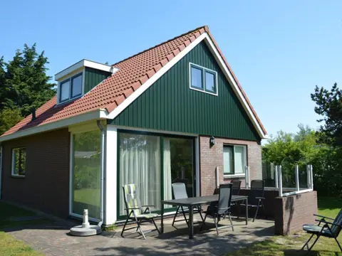 Smaakvolle vrijstaande villa midden in het groen bij het bos