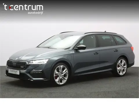 Škoda Octavia Combi 245 PK 1.4 TSI RS iV PHEV Business PHEV, Stoelverwarming, Carplay, Head-Up