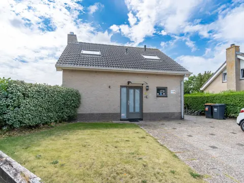 Modern ingerichte vakantiewoning met een riante omheinde tuin