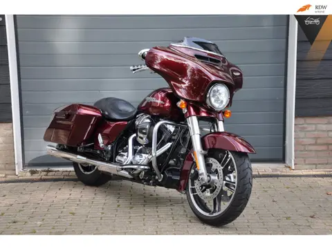 Harley Davidson FLHXS Street Glide Special 103 ABS Nette motor!