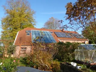 Woonboerderij, gerenoveerd in landhuisstijl, ruime kavel