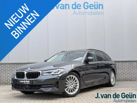 BMW 5 Reeks Touring 530e xDrive Business Edition Plus | Panorama | Trehaak | Laser | Ambient | Comfo