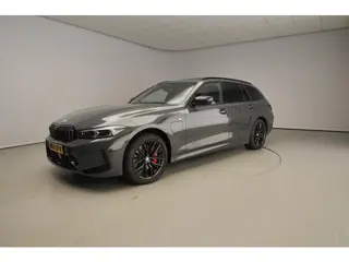 BMW 3 Serie Touring 330e xDrive | M-Sportpakket | LED | Leder | HUD | Active cruise | Trekhaak | Pan