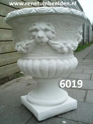 Leeuwen plantenbak. nr 6019.