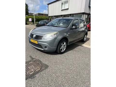 Dacia Sandero 1.2 Ambiance 5 Deurs,Airco. Apk 04-10-2026 (evt nieuwe Apk is mogelijk tegen meerprijs