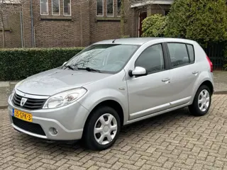 Dacia Sandero 1.4 Lauréate 2008 airco hoge instap zuinig youngtimer nap!