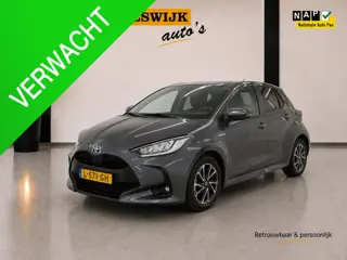 Toyota Yaris 1.5 Hybrid Style  Navigatiesysteem | Stoelverwarming | Licht matealen velgen | Als nieu