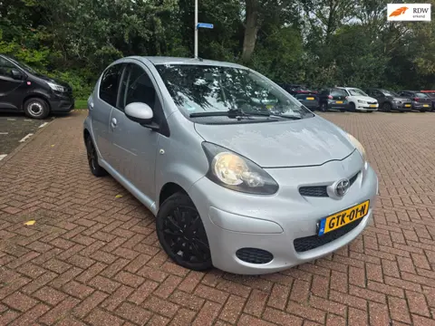 Toyota Aygo 1.0 VVT-i Dynamic Orange ELEC-ramen CARPLAY