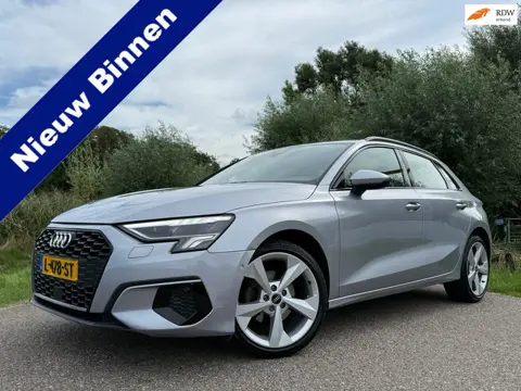 Audi A3 Sportback 30 TFSI Advanced edition Automaat / Apple CarPlay-Android Auto / 18" Velgen / Key-
