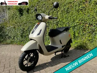 Yadea Owin 25-45km Electrische Scooter NIEUW STIJLVOL BETAAL met in3