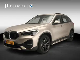 BMW X1 sDrive18i | Handbak !! | LED | Leder | HUD | Sportstoelen | Clima | PDC | DAB | Hifi speakers