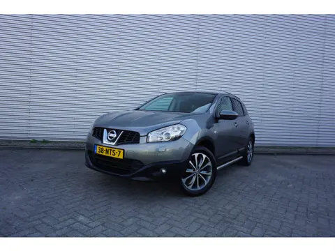 Nissan QASHQAI 2.0 Tekna Airco / Navi / Cruise / Camera / Pano / Stoelverw. / Trekhaak / Lm velgen /