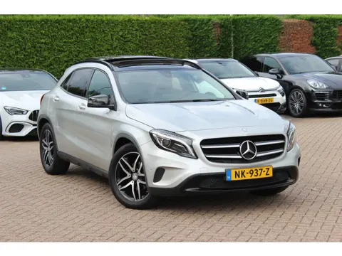 Mercedes-Benz GLA 180 Ambition / Panoramadak / Half leder / Navigatie / Urbanpakket / 18'' / Cruise 