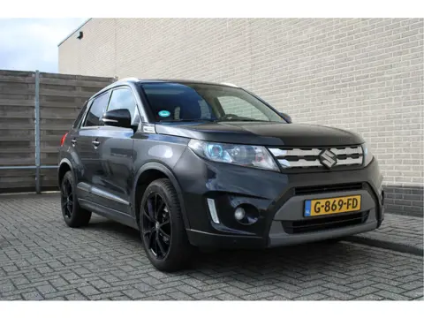 Suzuki Vitara 1.6 High Executive Afneembare trekhaak | Panoramadak