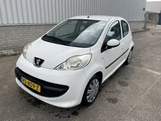 Peugeot 107 1.0-12V XR . AIRCO