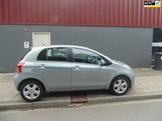Toyota Yaris 1.3 VVTi Luna MMT met airco trekhaak km 130000NAP
