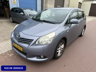 Toyota Verso 1.6 VVT-i Aspiration 2009 lichte achterschade Navigatie, Trekhaak, Cruise Control, etc.