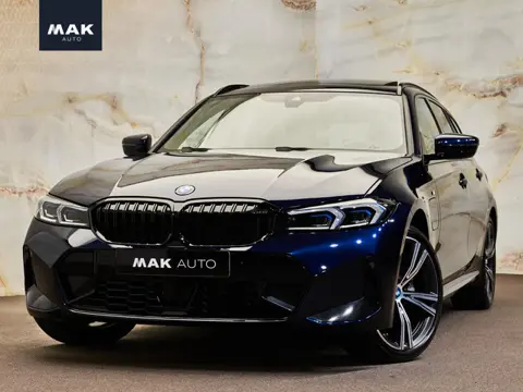 BMW 3-serie Touring 330e xDrive M Sport , M stoelen, pano, 19", tr.haak, keyless, carbon, memory, LE
