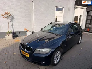 BMW 3-serie Touring 318i Business | ELEK TREKHAAK | NAVI |