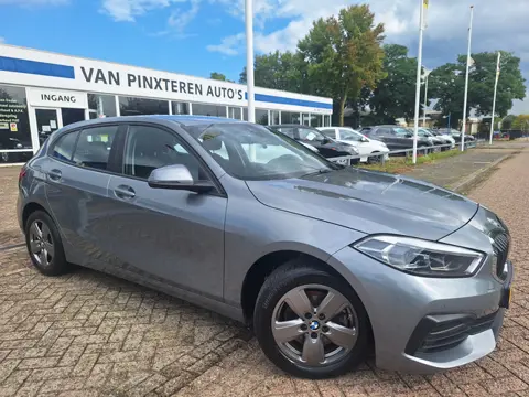 BMW 1-serie 118i (bj 2023, automaat)