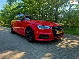 Audi A3 Sportback 35 TFSI S Line black line . Panoramadak . Matrix .