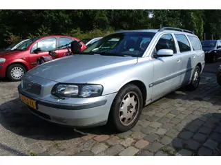 Volvo V70 2.4 Comfort Line nw apk 2-9-2027 goed rijdend 371 dkm N.A.P. werkende airco