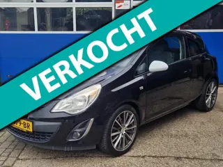 Opel Corsa 1.4-16V Cosmo / 17 inch / Cruise control / Stoelverwarming / Stuurverwarming / Bluetooth 