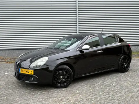 Alfa Romeo Giulietta 1.4 T Distinctive AUTOMAAT Trekhaak PDC Leder