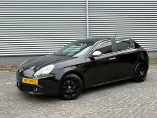 Alfa Romeo Giulietta 1.4 T Distinctive AUTOMAAT Trekhaak PDC Leder
