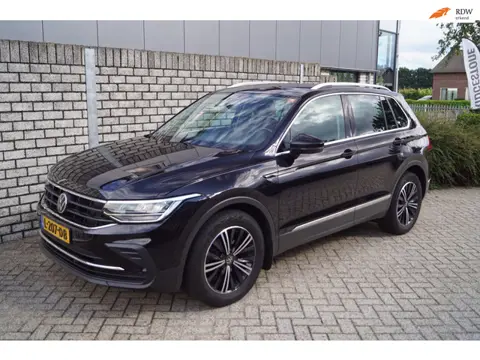 Volkswagen Tiguan 1.5 TSI Elegance Cruise Adoptief Stoel/Stuur Verw PDC v+A Lane Assi Front Assit 2x