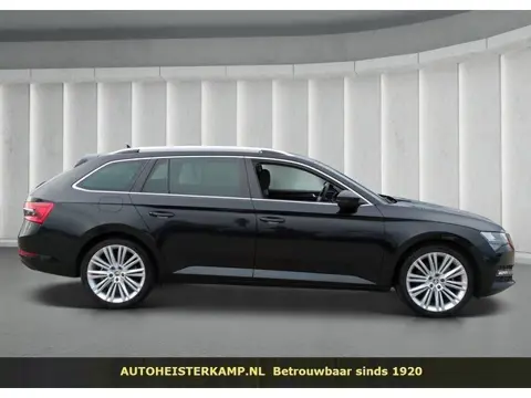 Škoda Superb Combi 2.0 TDI Style 150 PK DSG ACC LED Standkachel EL. Stoelen Camera 19 Inch